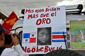 “My eyes shine more brightly than gold,” reads a sign of a protester in San José supporting Panamanian indigenous rights.