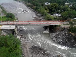 On Monday October 3rd Heavy rains brought down one of the bridges located on the Chico River in the province of Chiriqui.